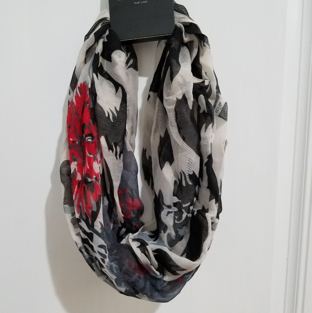 D&Y Exaggerated Leopard Print Infinity Scarf